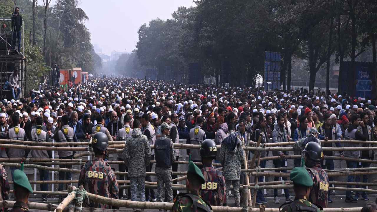 খালেদা জিয়ার জানাজার অপেক্ষায় লাখ লাখ মুসল্লি