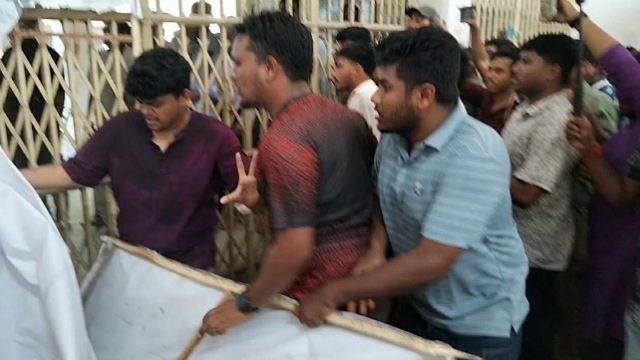 ইবিতে ব্যানারে খালেদা জিয়ার ছবি অবমাননা, ছাত্রদল কর্মীর সংশ্লিষ্টতা অভিযোগ