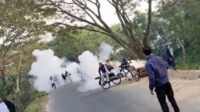 স্বতন্ত্র প্রার্থীর বিজয় মিছিলে বোমা: আহত এমারত সরদার মারা গেছে