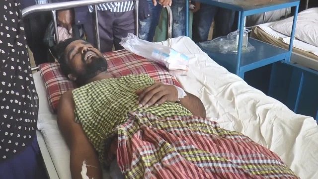 স্বতন্ত্র প্রার্থীর বিজয় মিছিলে বোমা হামলা, আহত ১০