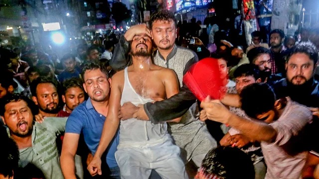 তালাবদ্ধ কার্যালয় খুলতে গিয়ে মার খেলেন নুর, হাসপাতালে ভর্তি