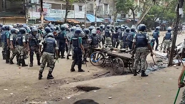 গাবতলীতে পুলিশি বাধায় পণ্ড বিএনপির অবস্থান কর্মসূচি, আটক ৩০
