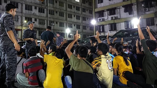 মালয়েশিয়ায় ২৫২ বাংলাদেশি আটক