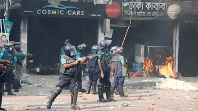 ঢাকার বিক্ষোভ, সংঘর্ষ নিয়ে এএফপি যা লিখেছে