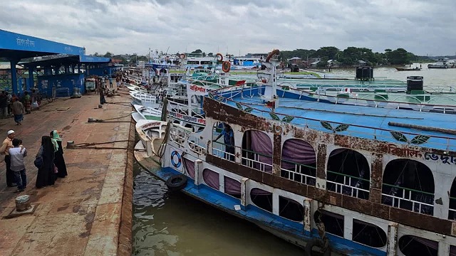 সারাদেশে সব ধরনের নৌযান চলাচল বন্ধ