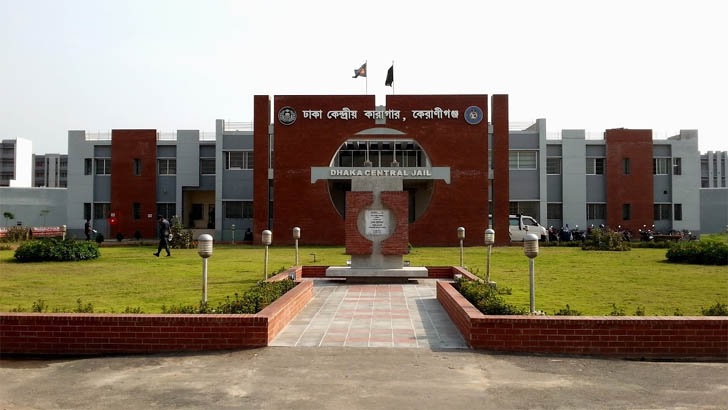 দেশের সব কারাগারে বাড়ছে বন্দির চাপ