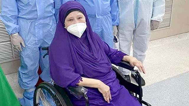 সার্জারির জন্য খালেদা জিয়াকে নেওয়া হয়েছে ওটিতে