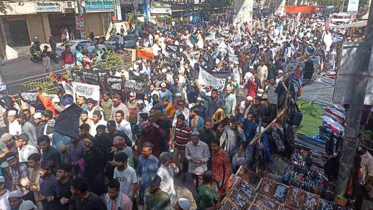 পুলিশের হুঁশিয়ারি উপেক্ষা করে হিযবুত তাহরীরের মিছিল