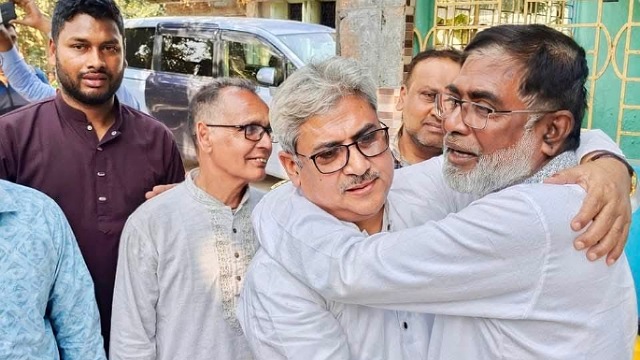 মিলন-আজাদের সৌহার্দ্য ও সম্প্রীতি বিনিময়- অনুকরণীয় দৃষ্টান্ত স্থাপন