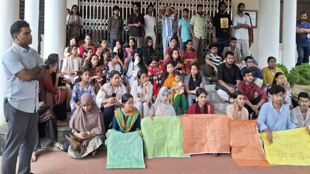 ক্যাম্পাসে অপতথ্য ছড়িয়ে উত্তপ্ত পরিস্থিতির সৃষ্টি