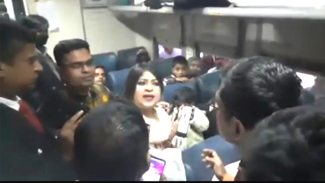 পশ্চিমাঞ্চল রেলের জিএমকে লাঞ্ছিতের অভিযোগ  