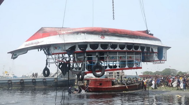 যাত্রীবাহী লঞ্চটিকে দেখতেই পাননি, দাবি কার্গো চালকের