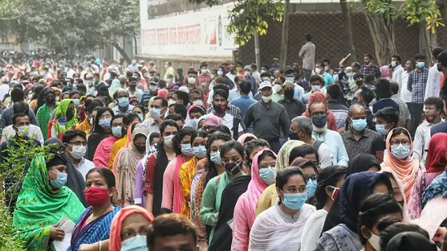 উপেক্ষিত স্বাস্থ্যবিধি: অনুষ্ঠিত মেডিকেল ভর্তি পরীক্ষা