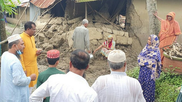 গৃহহীন পরিবারের মাঝে এমপি আয়েনের সহযোগিতা