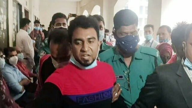 কারাগারে আসামিদের হাজির করার সময়।