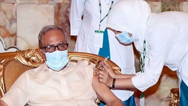 টিকা নিলেন রাষ্ট্রপতি