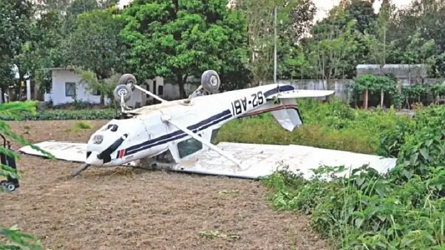 বিধ্বস্ত বিমান।