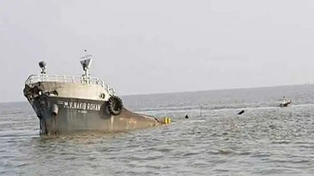 বঙ্গোপসাগরে জাহাজ ডুবি: নিখোঁজ ১১ নাবিক
