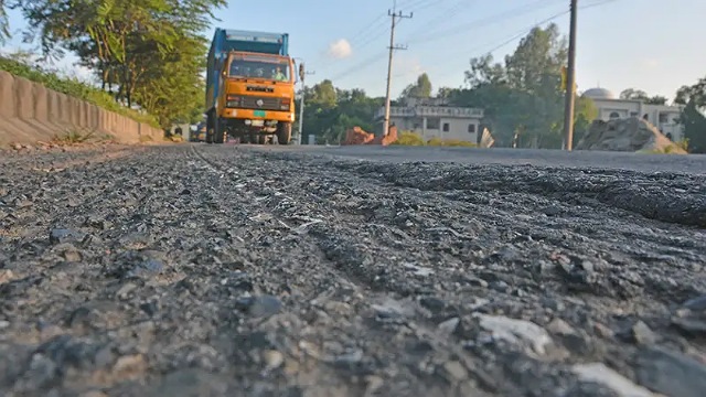 সওজের জরিপ আর বাস্তব চিত্রে বিস্তর ফারাক