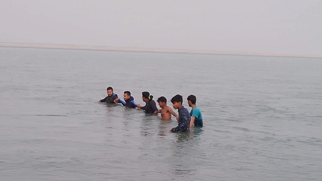 বিয়ের ৪০ যাত্রীসহ নৌকাডুবি, কনে আহত-শিশু নিখোঁজ