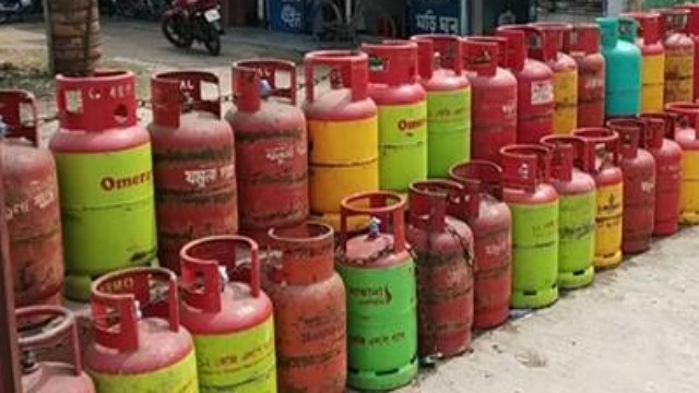 ১২ কেজি এলপিজির দাম কমলো ৬৫ টাকা