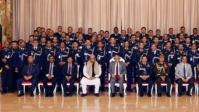 থানায় আসা বিপন্ন মানুষকে হয়রানি করবেন না, পুলিশকে রাষ্ট্রপতি