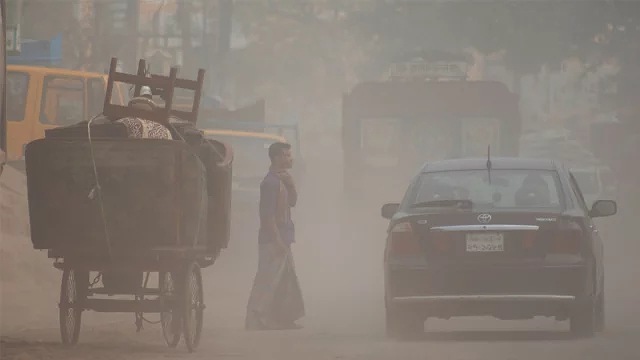 বিশ্বে দূষিত শহরের তালিকায় শীর্ষে ঢাকা