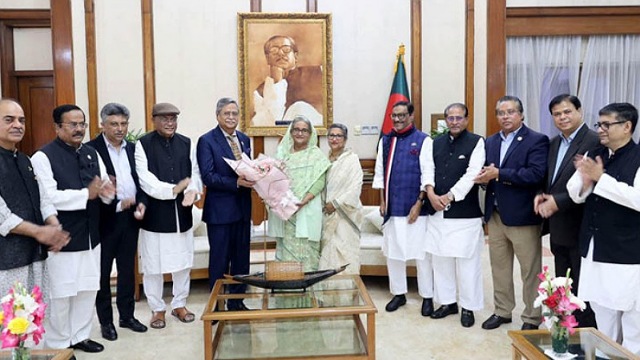 সাহাবুদ্দিনকে ফুলেল শুভেচ্ছা জানালেন শেখ হাসিনা