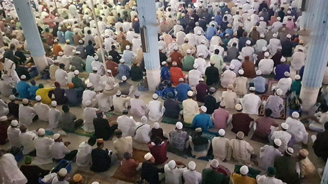 বায়তুল মোকাররমে ঈদের প্রথম জামাত অনুষ্ঠিত