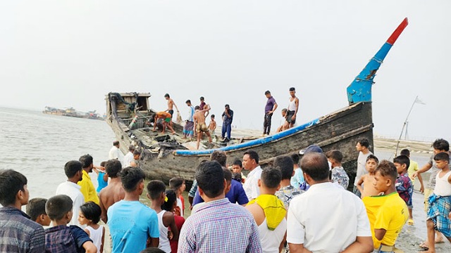 কক্সবাজারে ট্রলার থেকে ১০ লাশ উদ্ধার