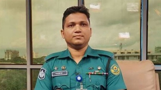 'মানবিক' পুলিশ শওকত বরখাস্ত : কী হয়েছিল