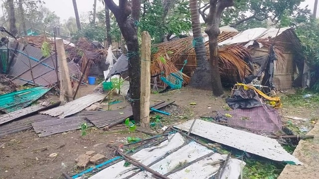 কক্সবাজারে মোখার তাণ্ডব, ১০ হাজার ঘরবাড়ি ক্ষতিগ্রস্ত