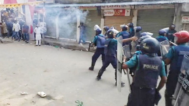 খুলনায় সংঘর্ষে আহত অর্ধশত
