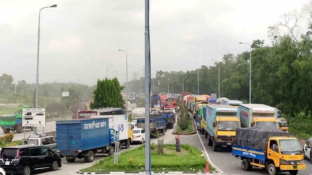 বঙ্গবন্ধু সেতু মহাসড়কে ১৩ কিলোমিটার যানজট