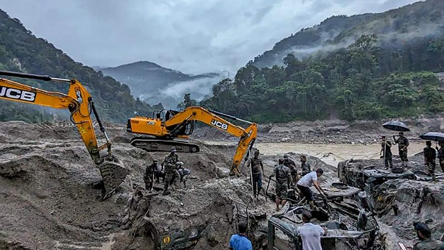 সিকিমে বন্যায় নিহত বেড়ে ৫৩, পশ্চিমবঙ্গে ভেসে আসছে মরদেহ