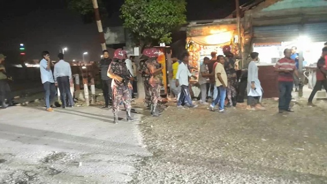 পাবনাতে মুহুর্মুহু বোমা বিস্ফোরণ, ট্রাক ভাঙচুর ও রেললাইনে অগ্নিসংযোগ