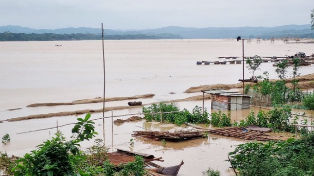 বিপৎসীমা ছাড়াল নদীর পানি, নেত্রকোণায় বন্যার শঙ্কা