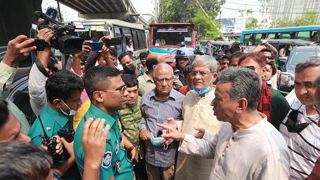 মির্জা ফখরুল ইসলামসহ বিএনপি নেতাদের কালুরঘাট বেতারকেন্দ্রে প্রবেশে বাধা।