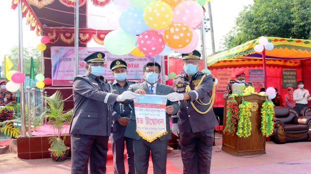 বেলুন ও ফেস্টুন উড়িয়ে ফায়ার সার্ভিস ও সিভিল ডিফেন্স সপ্তার উদ্বোধন করেন জেলা প্রশাসক আব্দুল জলিল