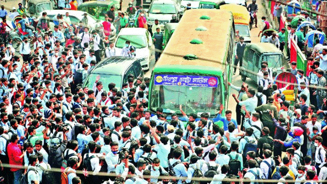 ঘরে বাইরে চাপে সরকার